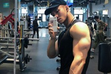 博罗肌肉男模(肌肉男模拟器)