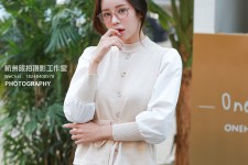 博罗兼职模特被摄影师亲(兼职模特被摄影师亲了)