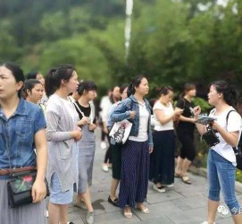 博罗中国的曲男伴游的简单介绍
