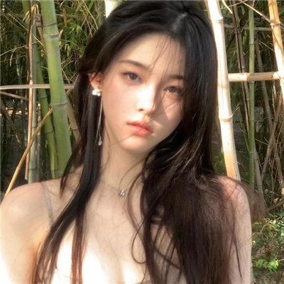 博罗与商务伴游共进晚餐，愉快的营业会谈起头了